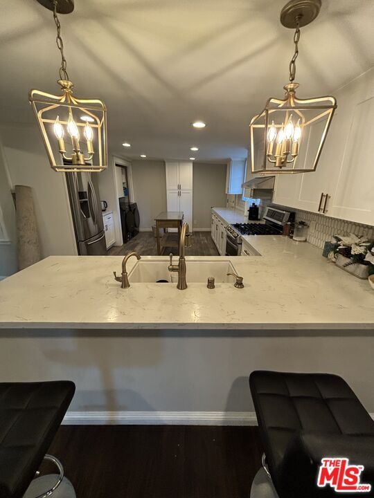 Building Photo - 10824 Paso Robles Ave