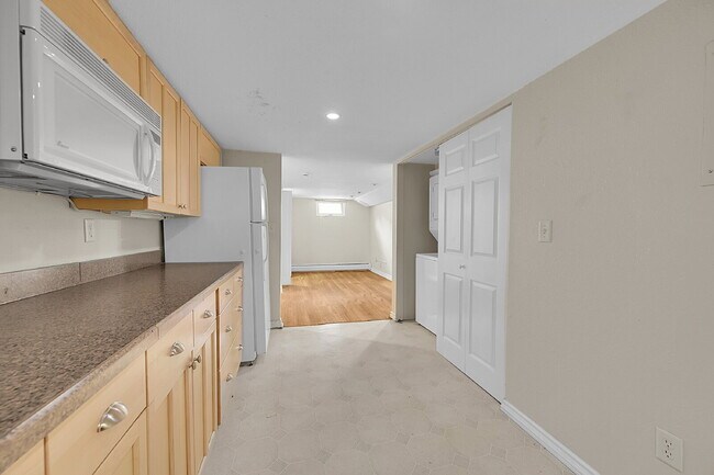 Building Photo - $3,195, 3-bed, 3-bath located in Denver wi...