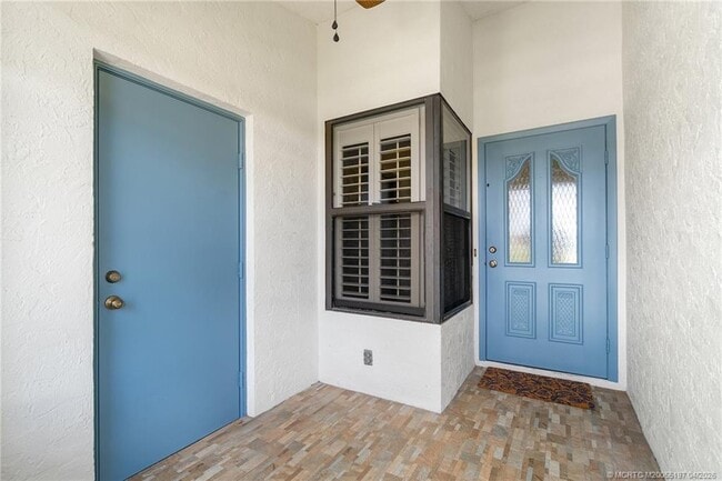 Building Photo - 7711 SE Sugar Sand Cir