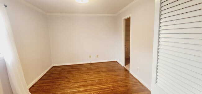 Building Photo - 209 Knoll Crest Dr