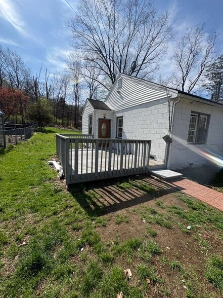 Building Photo - 8 Delano Grove