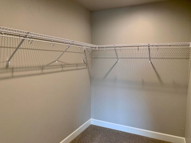 Building Photo - Beautiful Newer 4 Bedroom Home with A/C in Redmond!