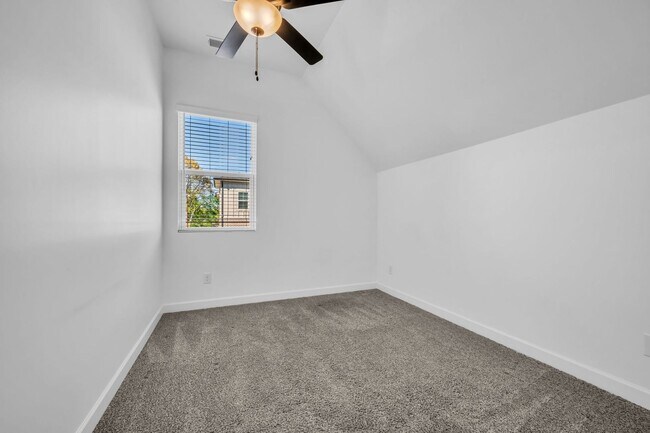 Building Photo - Modern Living in Bellevue