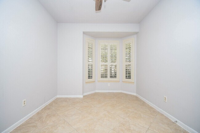 Building Photo - 4402 Jamaica Dr