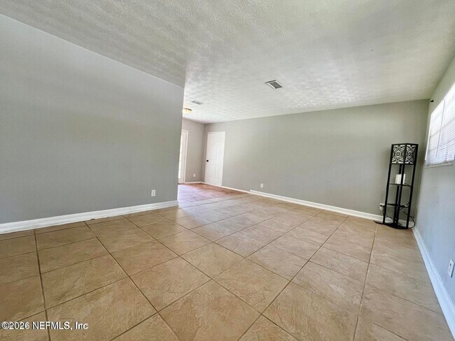 Building Photo - 6634 Kinlock Dr