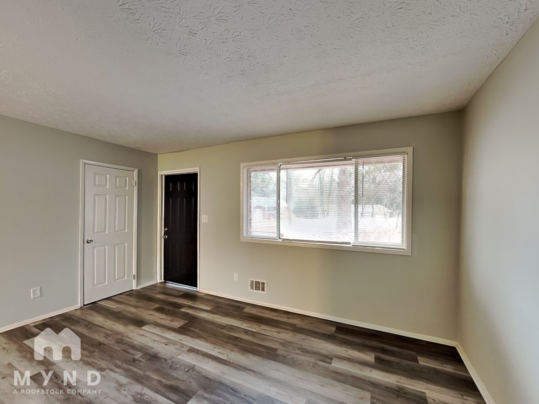 Building Photo - 5906 Pineglen Ct