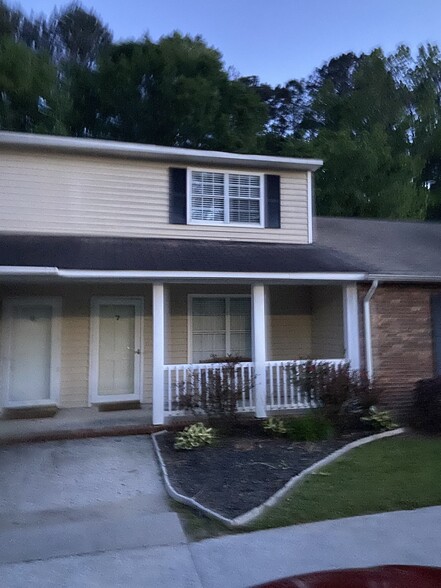 Two story condo - 1425 Mineral Springs Rd