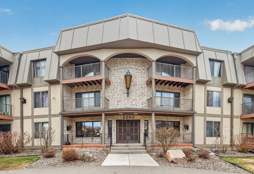 Building Photo - 2200 Nevada Ave S
