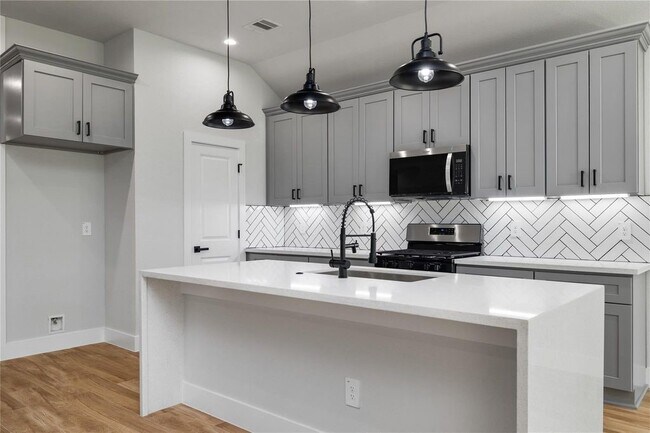 Building Photo - 14203 Sandalfoot St