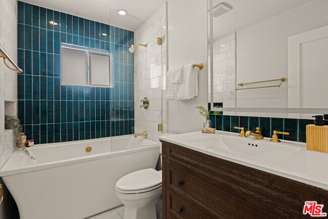 Building Photo - 2613 5th St