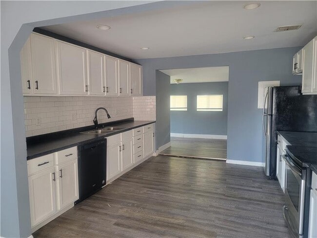 Building Photo - 3824 Brentwood Ct