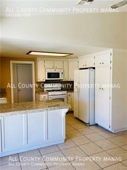 Building Photo - Single Family Home in Yucca Valley!