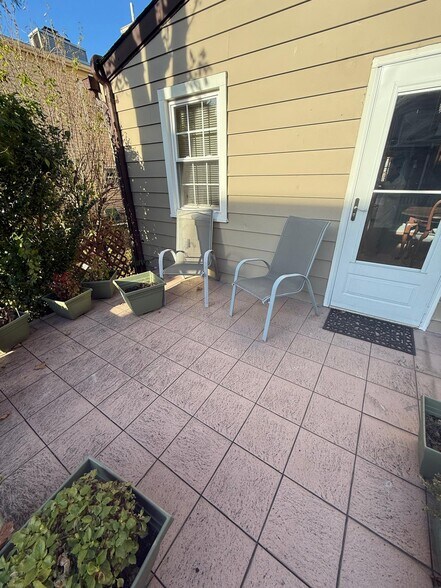 Building Photo - 111 19th St