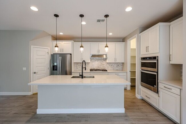 Building Photo - Move In Ready!stunning 3 bedroom, 2.5 bathroom home located in Phoenix!