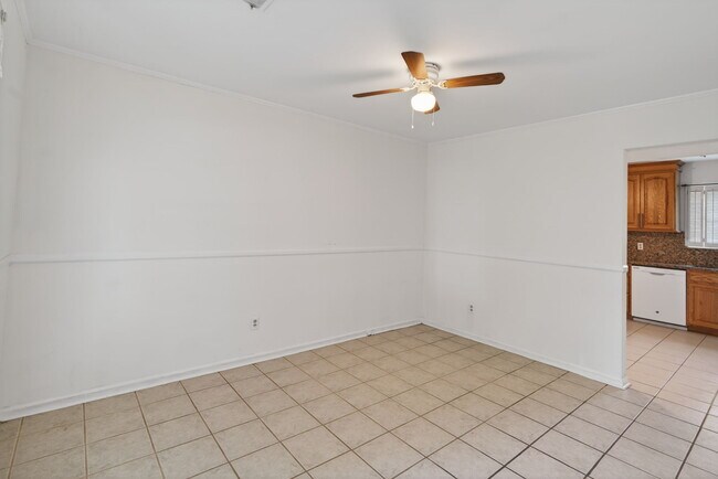 Building Photo - 195 Bentley Dr