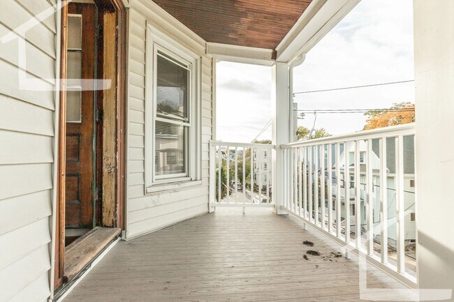 Building Photo - No Brokers Fee, Pets Friendly, Eat-in Kitchen, Big Bedrooms, Laundry on a Site