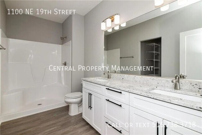 Building Photo - 1100 NE 19th St