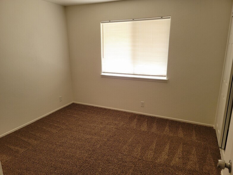 Building Photo - 9230 Karen Ave