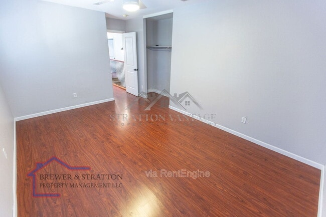 Building Photo - 2102 E Spruce Dr