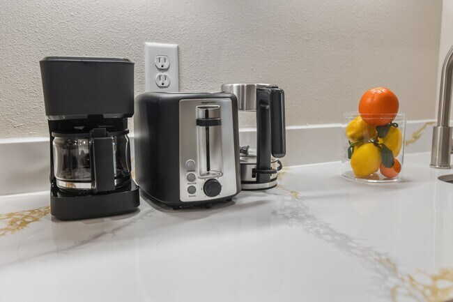 Building Photo - 4231 Elmwood St