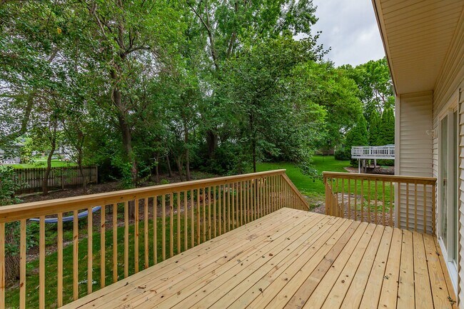 Building Photo - THOUGHTFULLY UPDATED!! 4 Bedroom, 3 Bathroom Home in Urbandale!