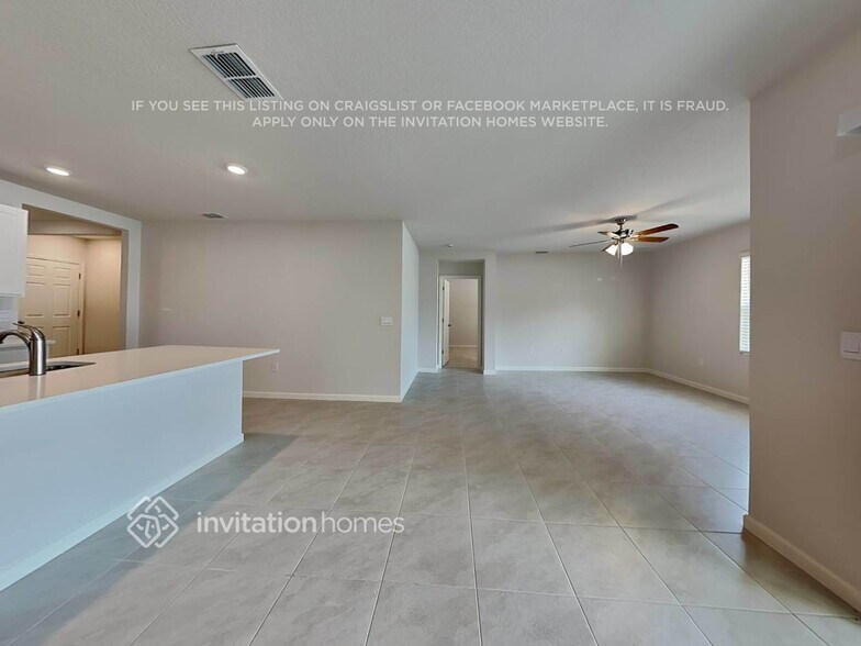 Building Photo - 1375 Valencia St SE