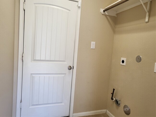 Building Photo - 1906 Howth Ave