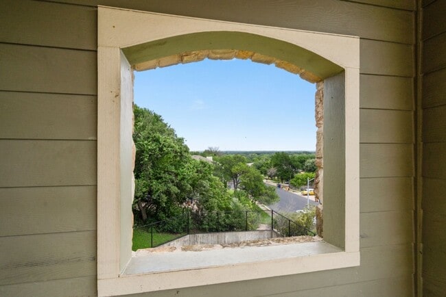 Building Photo - 6810 Deatonhill Dr