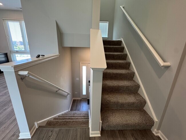 Building Photo - 2349 Parkside Dr