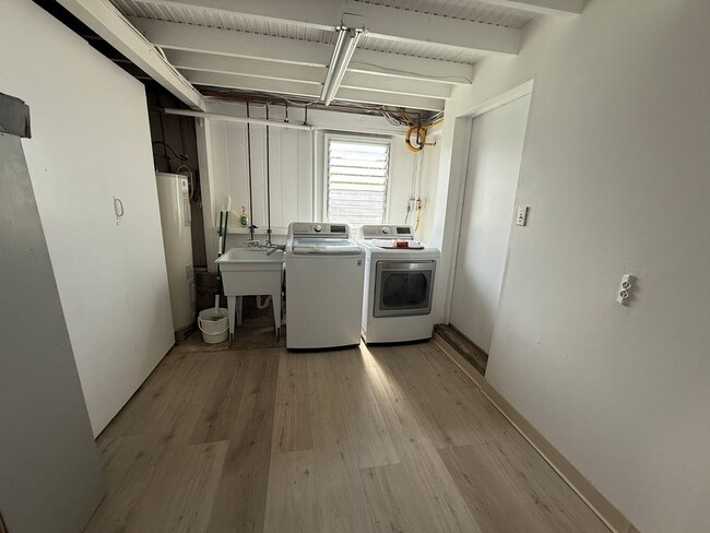 Building Photo - Aiea 3-bedroom 2 bath with 1 assigned parking