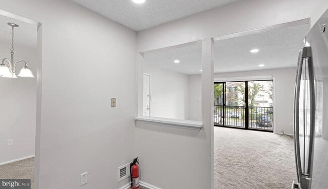 Building Photo - 42 Mendrey Ct