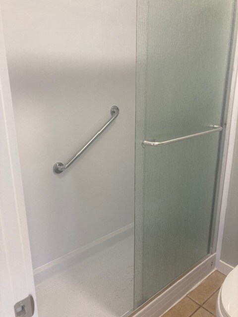 Walk-in Shower Mbath - 6402 Royal Woods Dr