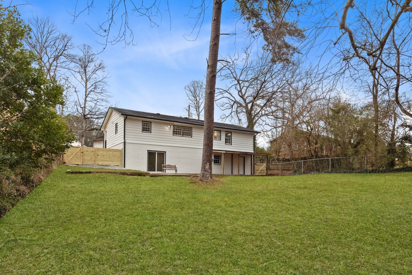 Building Photo - 2347 Greenway Dr