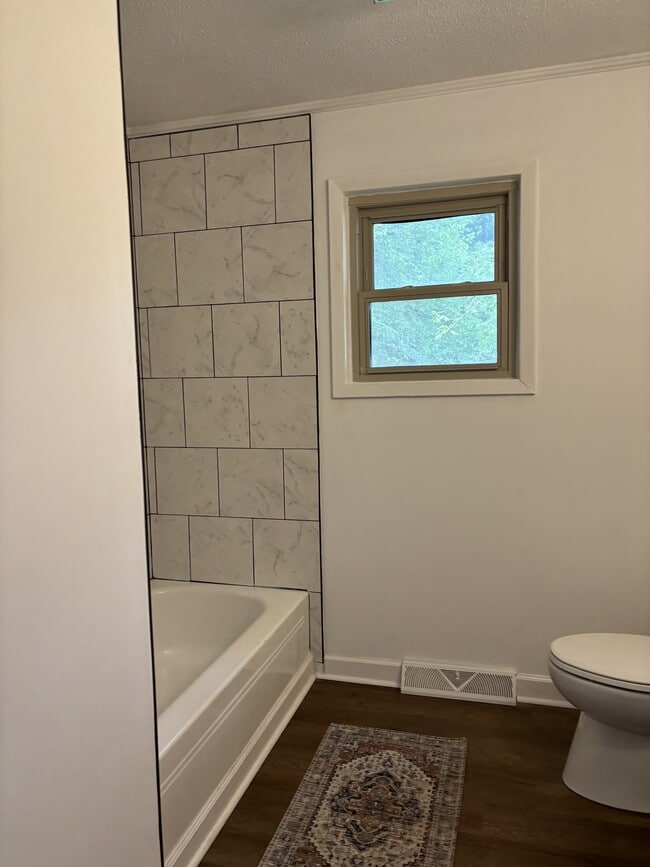 Building Photo - 307 N 12th Ave