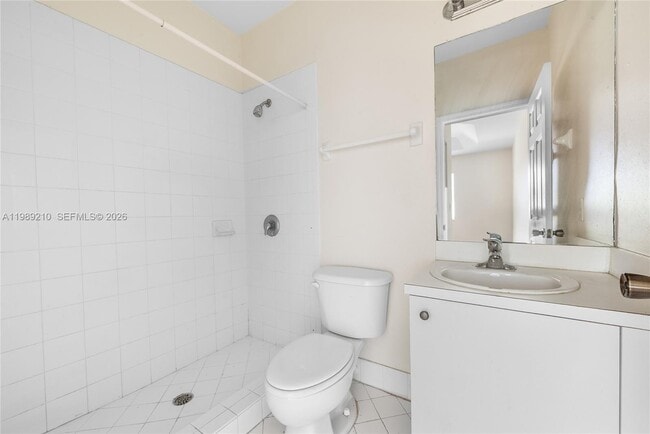 Building Photo - 3360 NE 14th Dr