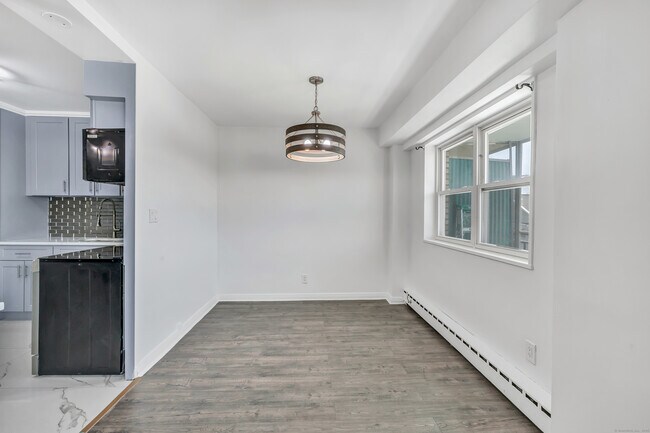 Building Photo - 25 Cartright St