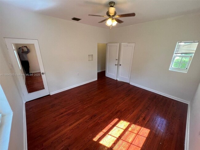 Building Photo - 695 NE 81st St