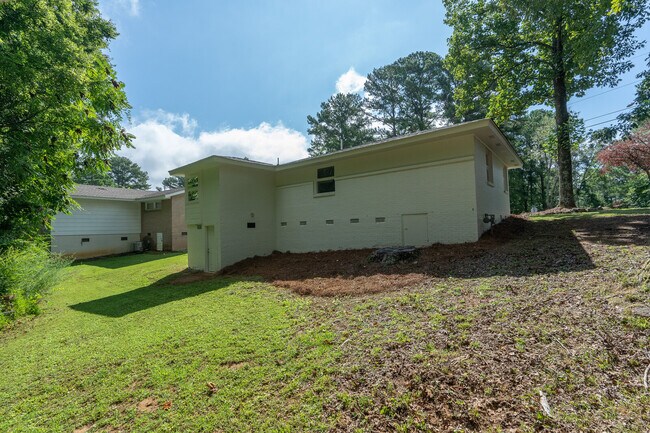 Building Photo - 5196 Scenic View Dr