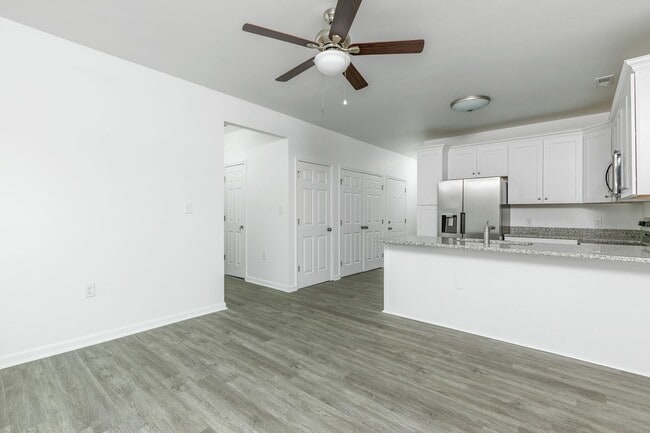 Building Photo - newly renovated property