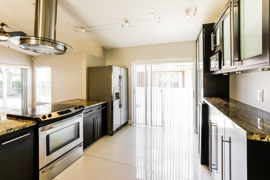 Building Photo - 210 NW 207th Way