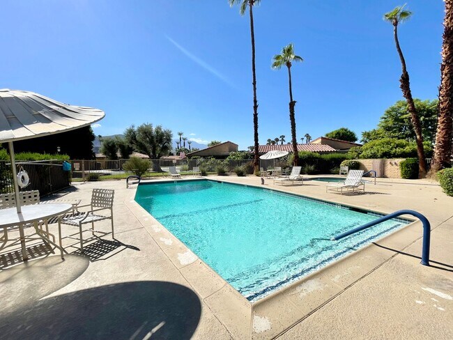 Building Photo - AVAILABLE NOW!  3 Bedroom 2 Bathroom Condo in Sunrise Country Club