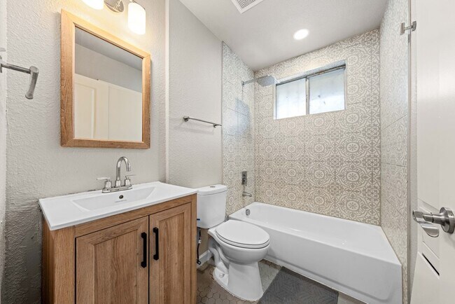 Building Photo - 4402 Seabreeze Dr