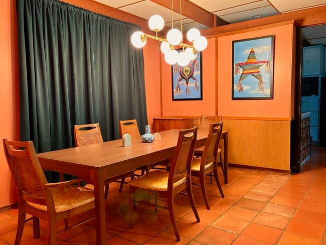 Building Photo - 506 E Hathaway Dr