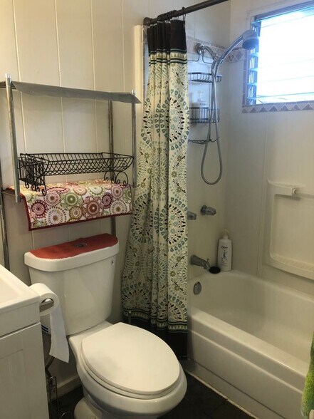 Building Photo - 1125A 2nd Ave