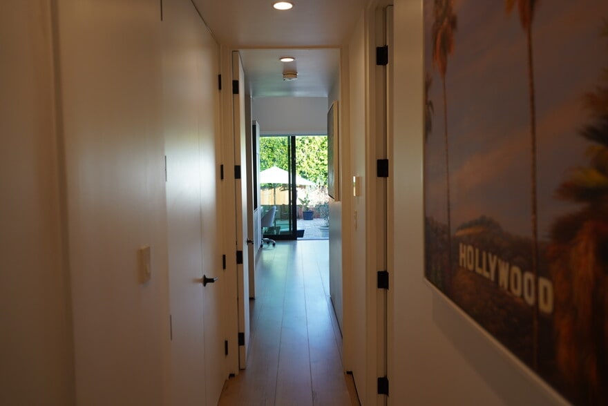 Building Photo - 738 N Sierra Bonita Ave