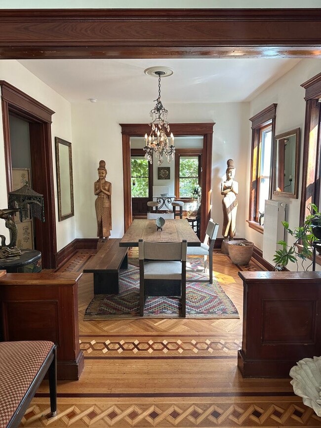 Building Photo - Renovated 3 Bedroom 2 Bathroom House Across From The Park