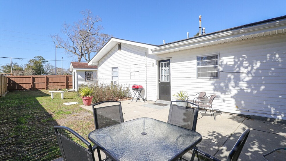 Building Photo - 1806 Curcor Dr