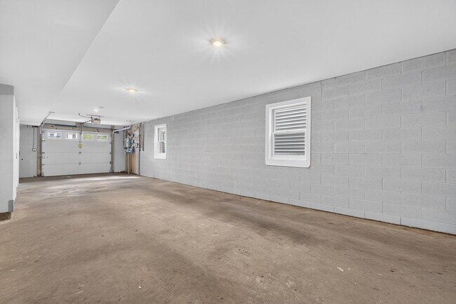 Building Photo - 112 Webster Ave