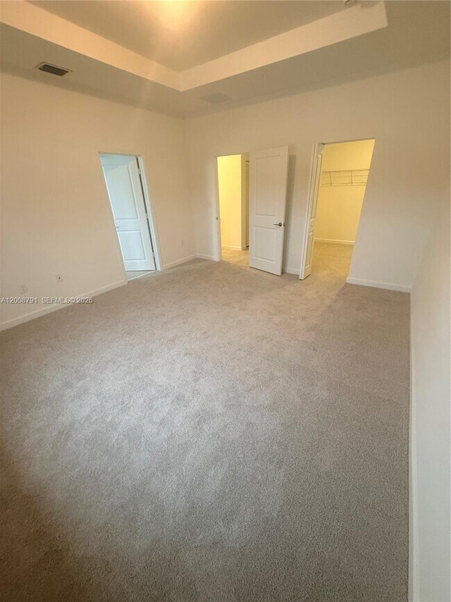 Building Photo - 2746 SE 24th Terrace