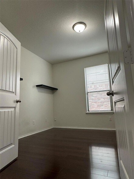 Building Photo - 1248 Hyde Park Dr